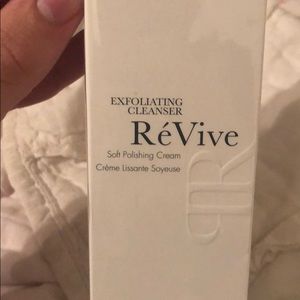 Révive Exfoliating Cleanser